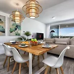 Vakantiehuis Vivi Homes - Sonrisa Pool, Terrace, Golf & Estepona