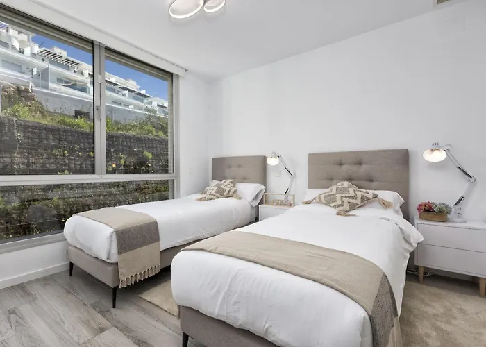 Dom wakacyjny Vivi Homes - Sonrisa Pool, Terrace, Golf & Estepona